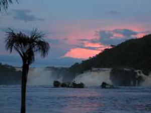 Anochecer en la laguna de Canaima