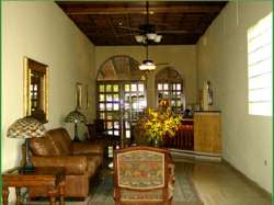 Hotel Arboleda Inn & Suites | Dentro de la arboleda