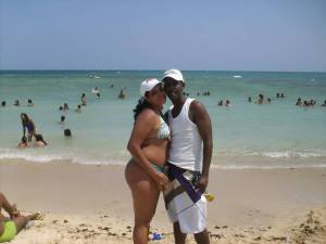 Mi papi y yo en Morrocoy disfrutando la playita.