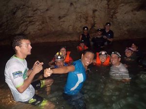 Entrando a la Cueva Abierta