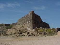 Eine Burg in Araya