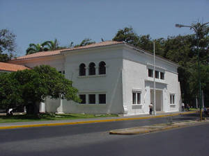 Fassade des Museums von Cumana
