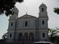 Facciata della chiesa in Cuman