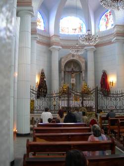 El altar dedicado al Cristo de La Grita en la baslica de La Grita