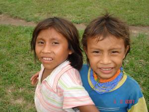 Niños indigenas del Amazonas
