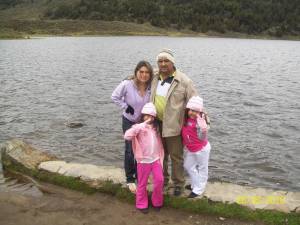 Familia Mendoza Parra, en la laguna de Mucubaji.  GUUUUAOO 