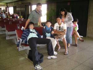 Despedida en el aeropuerto Simón Bolivar