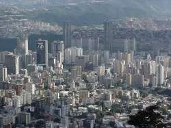 Vue de Caracas (San Bernadrino y al fondo Parque Central)