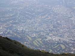 Vista de Caracas. En primer plano la cancha de golf del Caracas Country Club