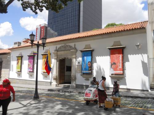 Fachada Museo Bolivariano de Caracas