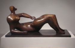 Henry Moore 1982, Figura reclinada