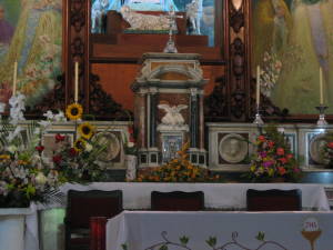 Detalle del altar de la iglesia