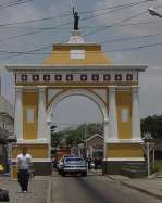 Arco d'entrata a la zona coloniale